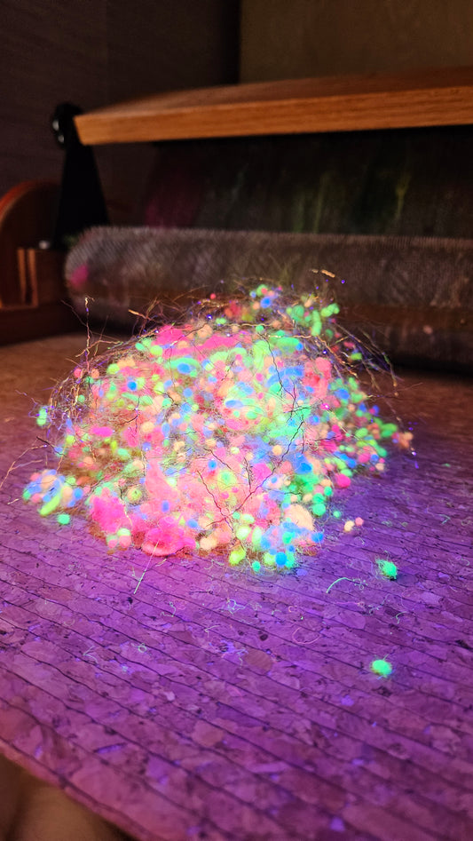 POP CULTURE GLOW - hand-dyed uv reactive fine wool nepps with sparkle for fiber blending and felting - 1 oz | 28 g