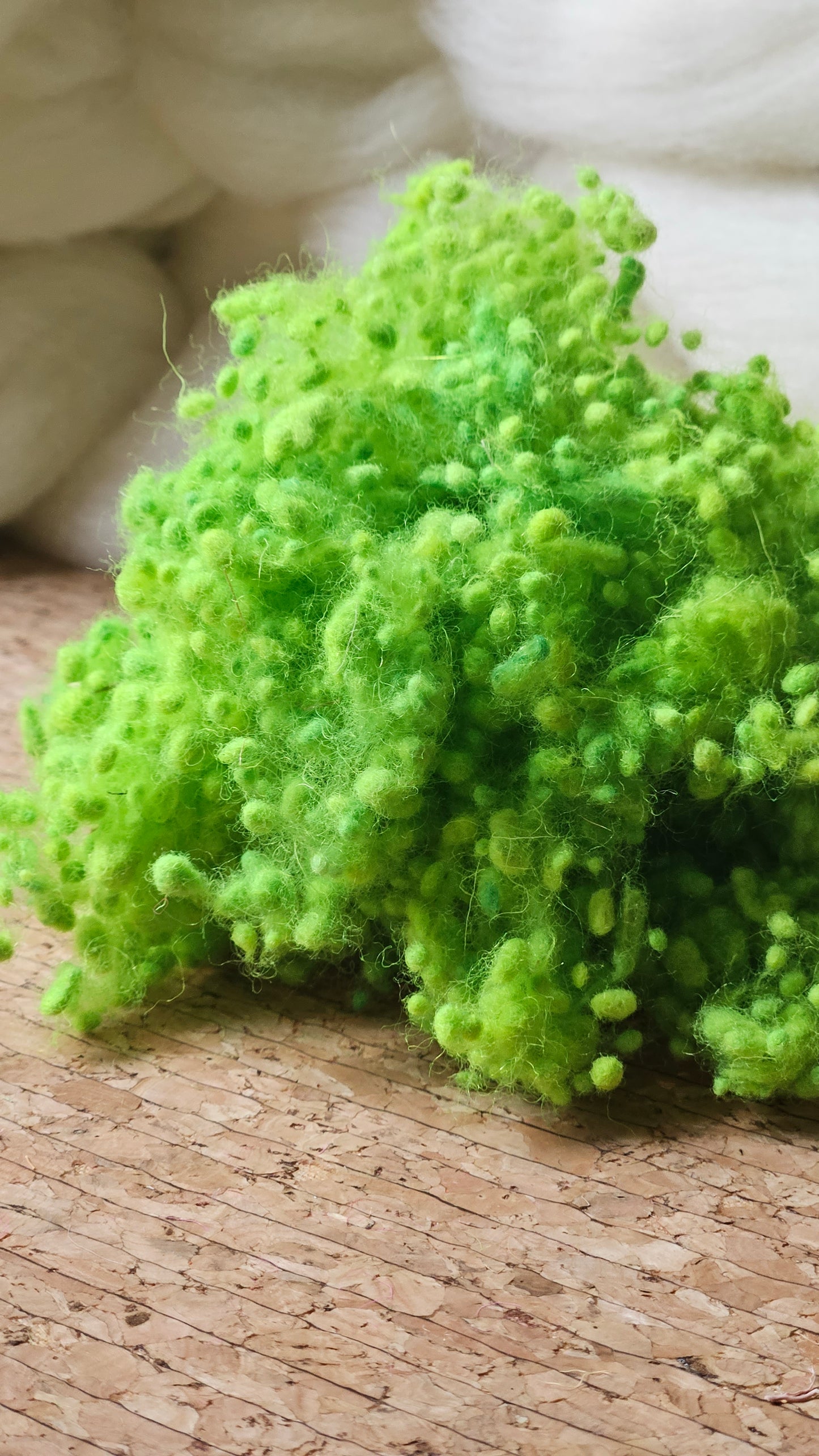 GREEN GLOW - hand-dyed uv reactive fine wool nepps for fiber blending and felting - 1 oz | 28 g