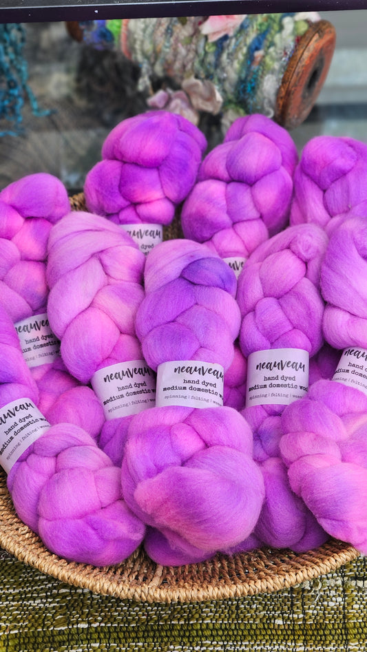 Cockatoo - hand dyed domestic wool roving for felting and blending - 2 ounces | 57 grams