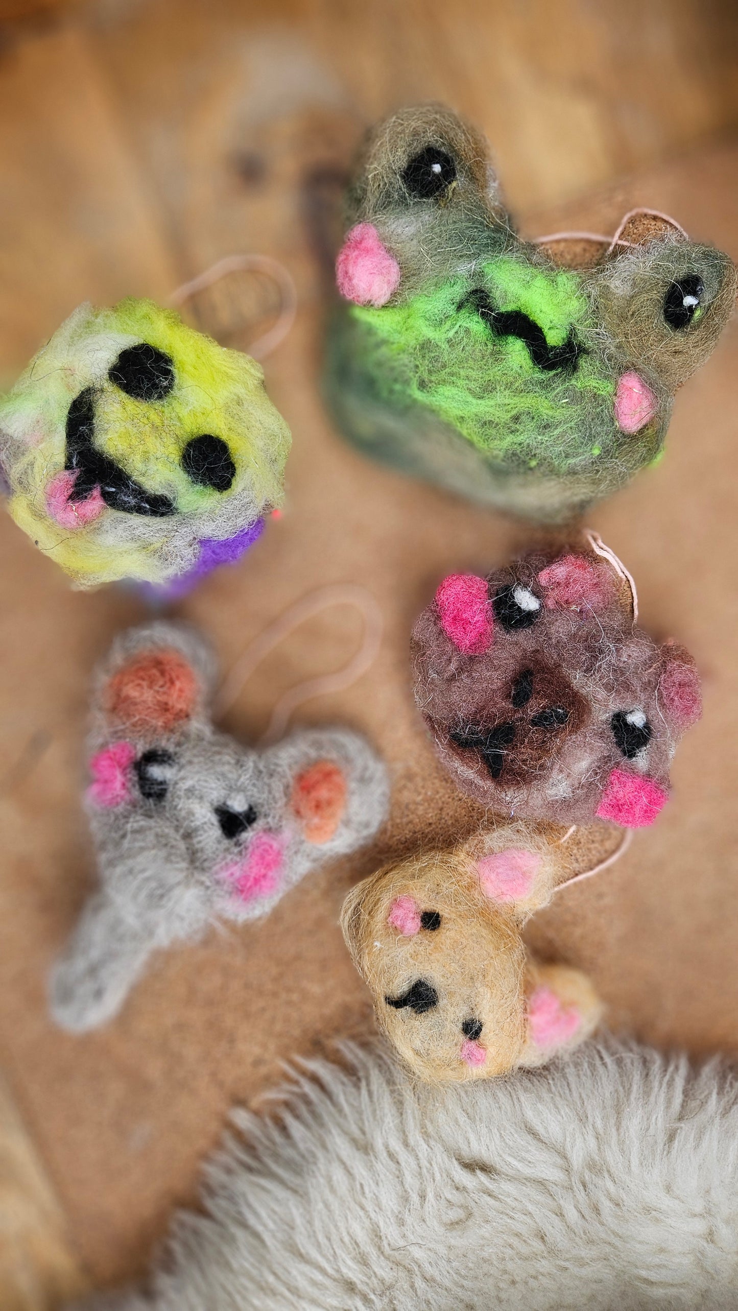 Lucy Jo Felts: Smile Ornament