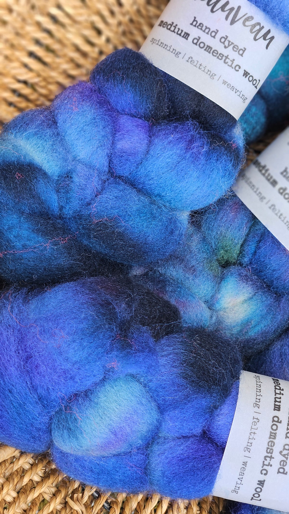 Pelican - hand dyed domestic wool roving for felting and blending - 2 ounces | 57 grams