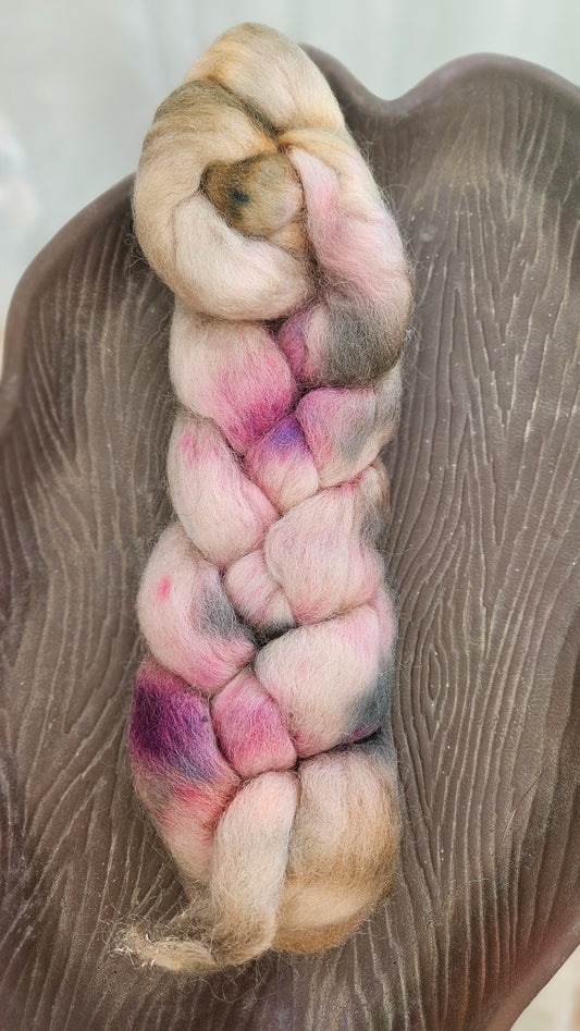 Hand-dyed Luxe Longwool Roving for felting and spinning - 3 oz | NU09